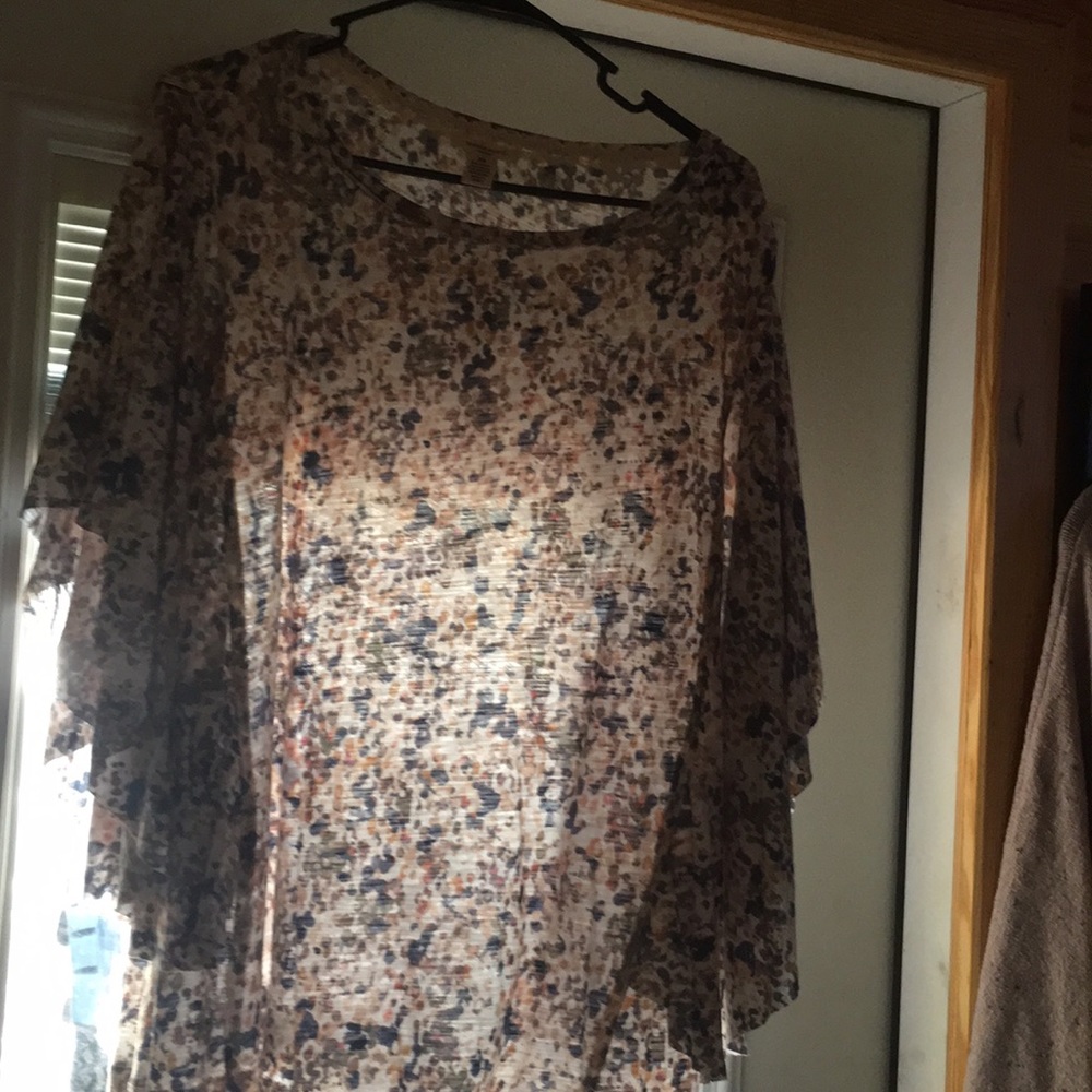 Blouse, very light and comfortable.